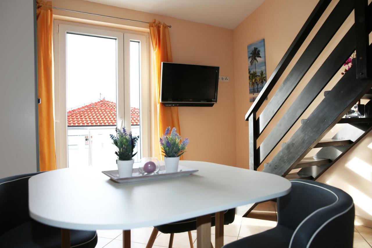 Villa Mit Whirlpool Fuer 32 Per Crikvenica Exteriör bild